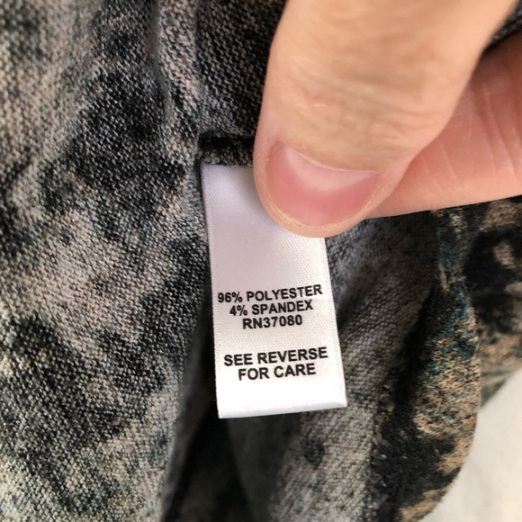 Cato size medium long sleeve shirt polyester & spandex - Picture 5 of 8